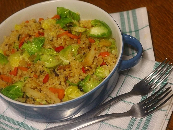 Bulgur s kapustičkami a kořenovou zeleninou Bulgur s kapustičkami a kořenovou zeleninou