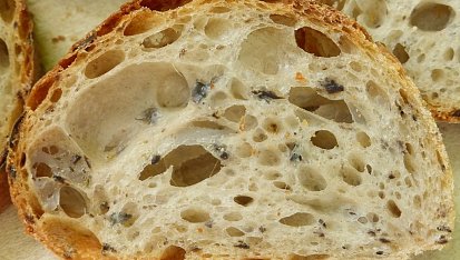 Italský kořen s černými olivami