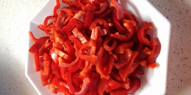 Kuřecí na kari s paprikou a sušenými rajčátky (Paprika)