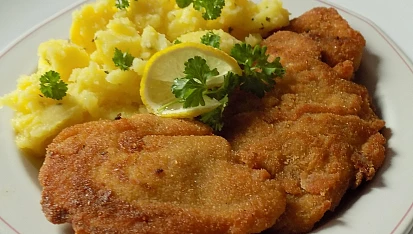Marinovaná smažená krůtí játra s třepanými brambory