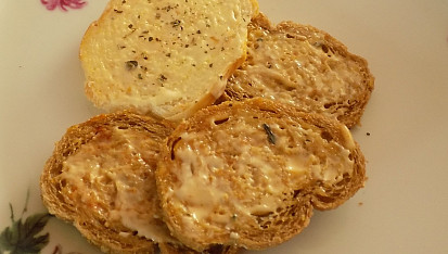 Rohlíkové "chipsy", Před pečením