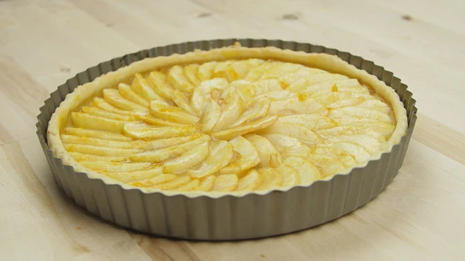 Francouzský jablečný koláč s marmeládou