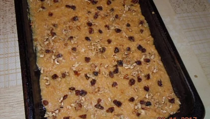 Kdoulový sýr ze slupek, Kdoulový sýr rozestřený na plechu k sušení