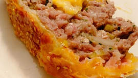 Mleté hovězí v listovém kabátku à la cheeseburger