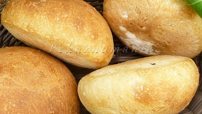Pšeničné kváskové bulky se sezamem