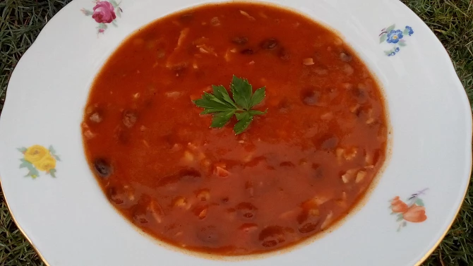 Rajská polévka s fazolemi