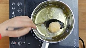 Smažené sýrové kuličky s papričkami jalapenos