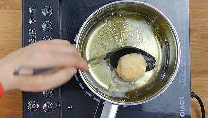 Smažené sýrové kuličky s papričkami jalapenos
