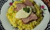 Šťouchané  brambory s uzeným masem a "voňavou" čepicí
