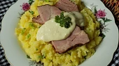 Šťouchané  brambory s uzeným masem a "voňavou" čepicí
