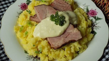 Šťouchané  brambory s uzeným masem a "voňavou" čepicí