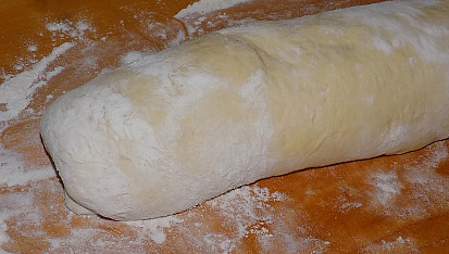 Stříhaná tvarohová vánočka, srolujeme