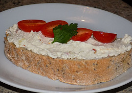 Sýrová pomazánka s nivou a   sušenými rajčaty