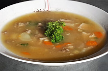Zadělávaná kuřecí polévka s drůbky