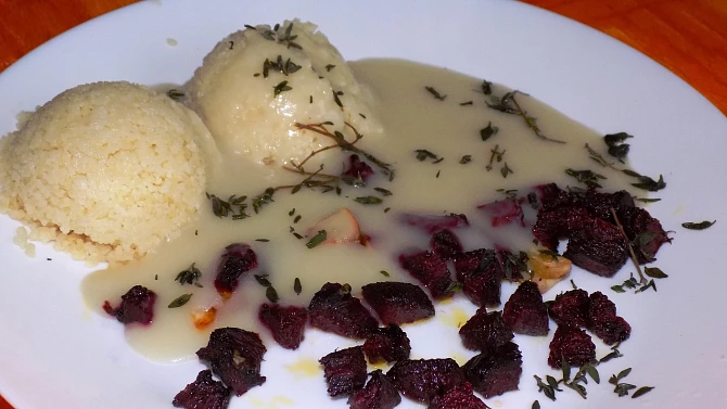 Pečená červená řepa s tymiánovou omáčkou