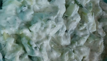 Skyr- okurkový salát