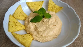 Tofu pomazánka se sladkou paprikou a červeným mojo kořením