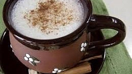 Bílá čokoláda se skořicí - teplý nápoj