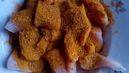 Bleskové kuřecí kari s brokolicí