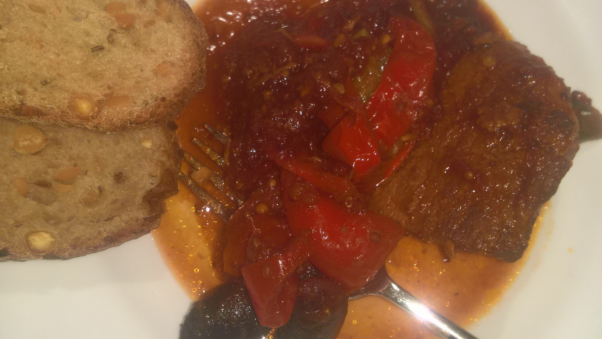 Dušené vepřové s paprikami a fazolemi - párolt sertéspaprika és bab