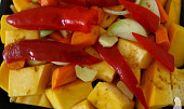 Dýňové lečo s indickým kořením (Dýně, další zelenina a koření do trouby)