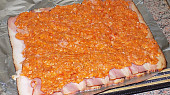 Pečená rolka ze slaniny, sýra a mletého masa
