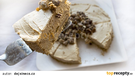 Arašídový cheesecake s karamelovými pekany
