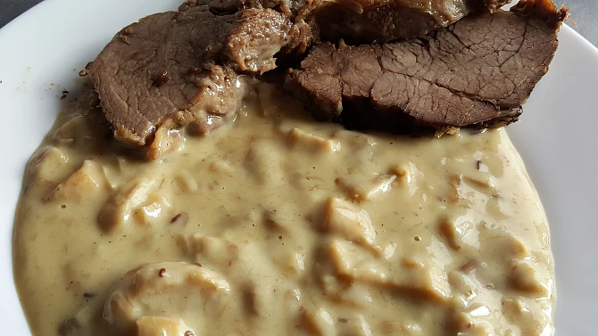 Bílá houbová omáčka s dušeným hovězím masem (bez tuku), Bílá houbová omáčka s dušeným hovězím masem (bez tuku)