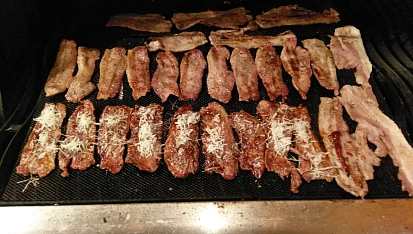 Grilované chipsy z bůčku