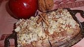 Jablkový / hruškový koláč s ořechovou drobenkou