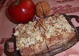Jablkový / hruškový koláč s ořechovou drobenkou