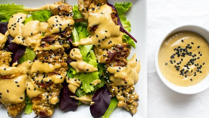 Krůtí satay s arašídovou omáčkou