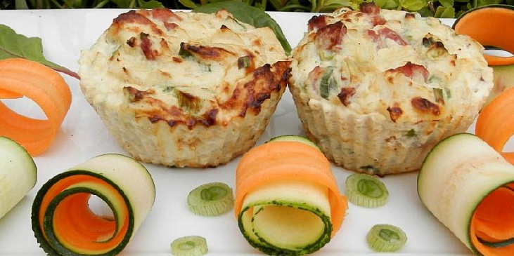 Květákové muffiny s uzeným masem a sýrem (Květákové muffiny s uzeným masem a sýrem)