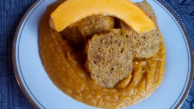 Masové koule s dýňovým pyré