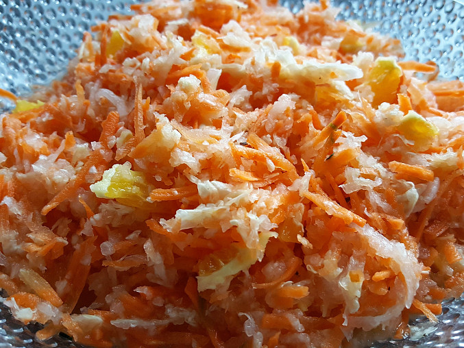 Mrkvový salát s pekingským zelím a pomerančem