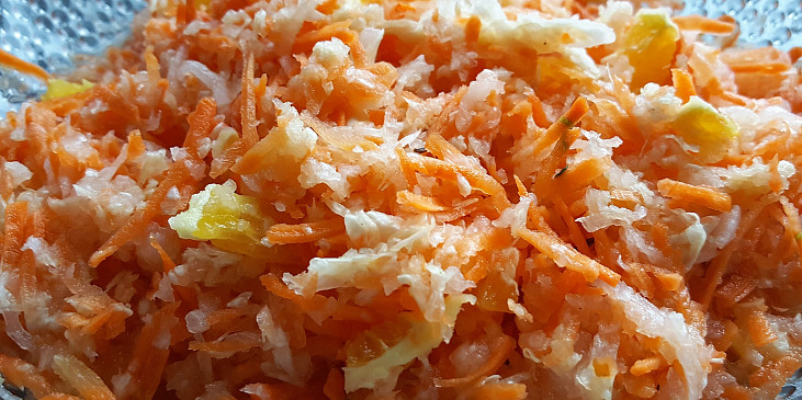 Mrkvový salát s pekingským zelím a pomerančem (Mrkvový salát s pekingským zelím a pomerančem)