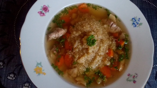 Ovarová polévka s quinoou