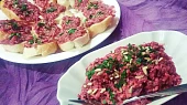 Pomazánka z červené řepy, slunečnicových semínek a kopru
