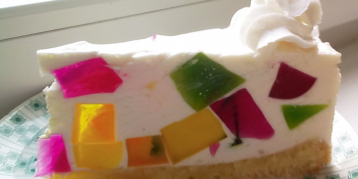Tvarohovo-smetanový dortík s barevným želé