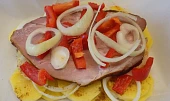 Uzená krkovice pečená s bramborami v papilotě