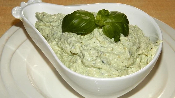 Bazalková pomazánka s uzeným tofu, Bazalková pomazánka s uzeným tofu