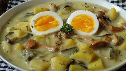 Brambory se dvěma druhy hub na kyselo