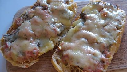 Ciabatta zapečená se žampiony a vaječnou směsí