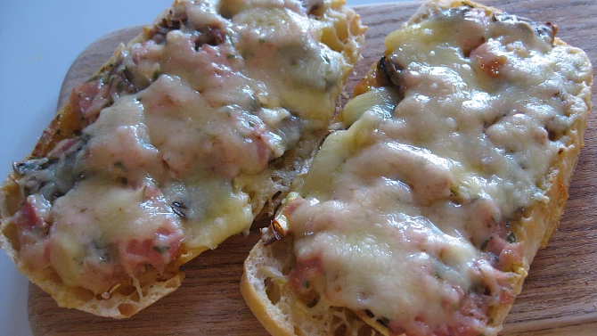 Ciabatta zapečená se žampiony a vaječnou směsí