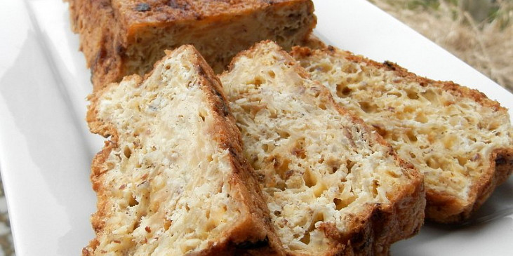 Cibulový chlebíček se sýrem ( bez mouky )