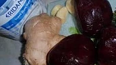 Jogurtový dip z červené řepy