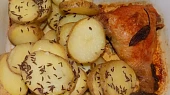 Kuřecí stehna s hruškovým pyré