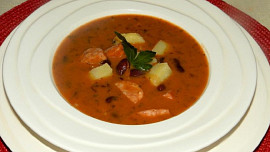 Maďarská fazolová polévka s bramborem