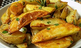 Máslové brambory s pečeným česnekem