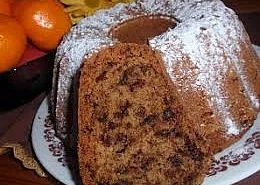 Vláčná bábovka z červené řepy s čokoládou